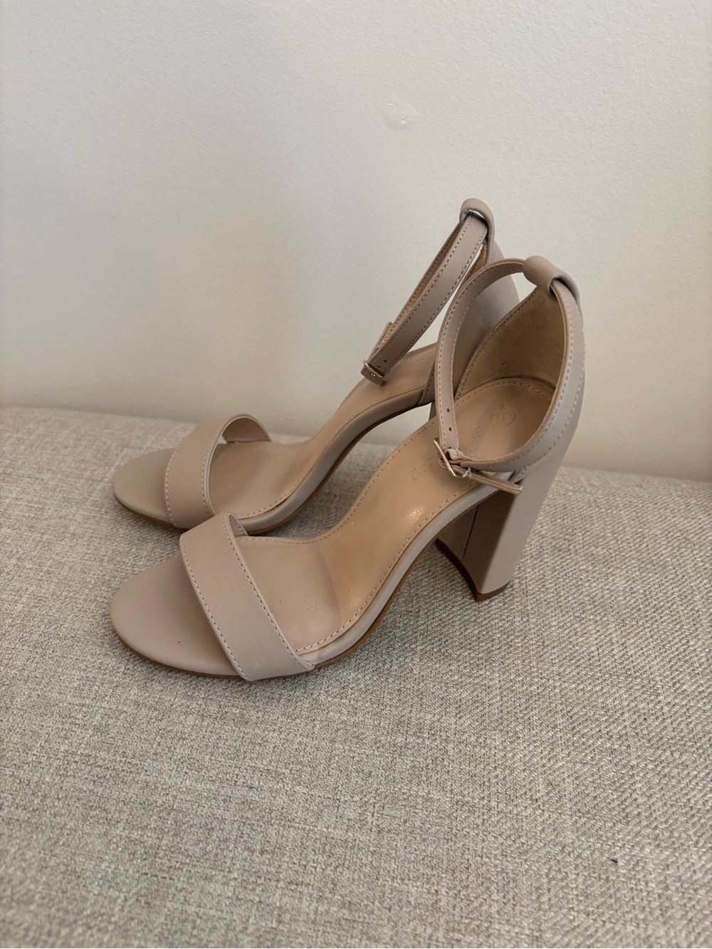 The Drop Rebecca Strappy High Block 3.25” Inch Heel Sandals Beige New Women’s 5